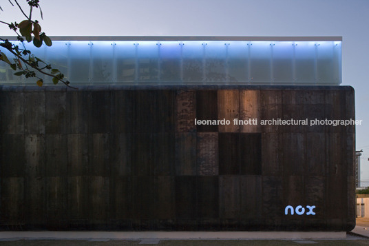 club nox metro arquitetura