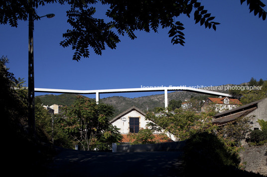 ponte de pedestres sobre a ribeira da carpinteira carrilho da graça