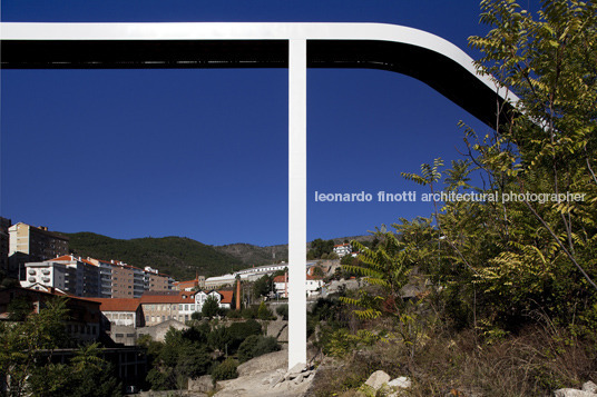 ponte de pedestres sobre a ribeira da carpinteira carrilho da graça