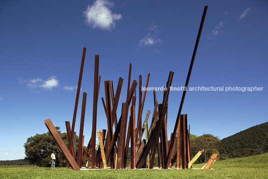 chris burden: beam drop - inhotim chris burden