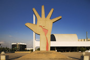 escultura a mão/memorial da américa latina