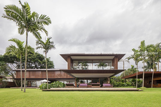 casa jaq - praia da baleia bernardes arquitetura