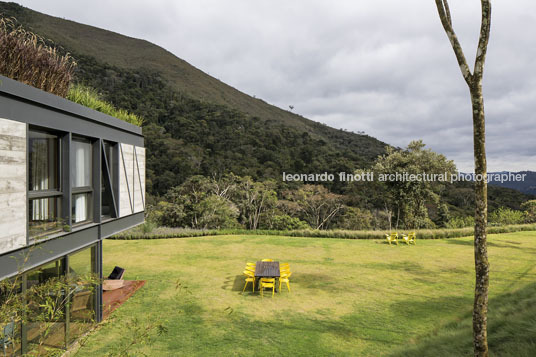 casa jg miguel pinto guimarães