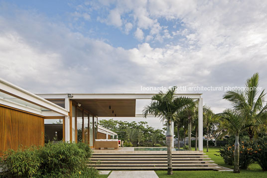 casa aa bernardes arquitetura