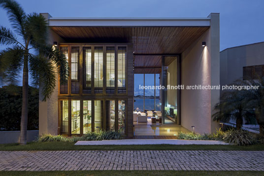 casa ra bernardes arquitetura