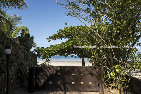 condomínio nautilus - praia da baleia héctor vigliecca