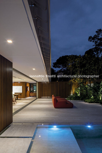 casa jzl bernardes arquitetura