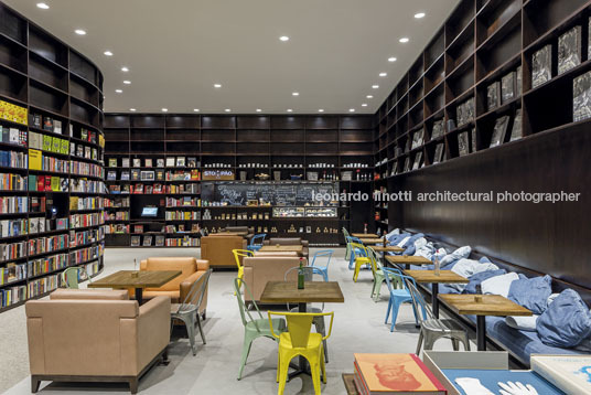 livraria da vila - shopping maia isay weinfeld