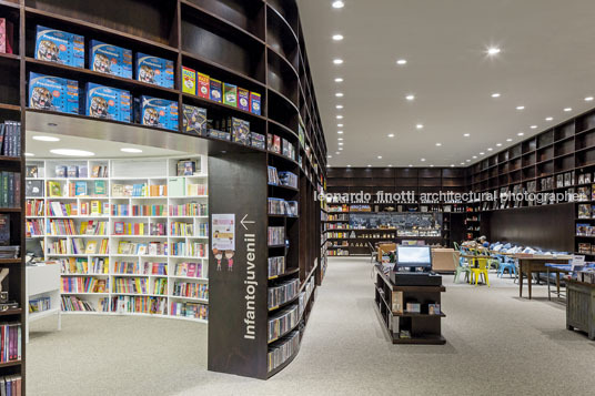 livraria da vila - shopping maia isay weinfeld