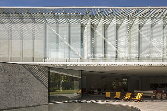 casa triângulo bernardes arquitetura