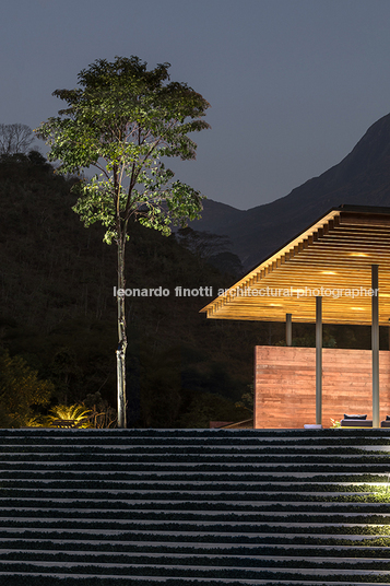 casa terra bernardes arquitetura