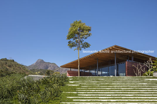 casa terra bernardes arquitetura