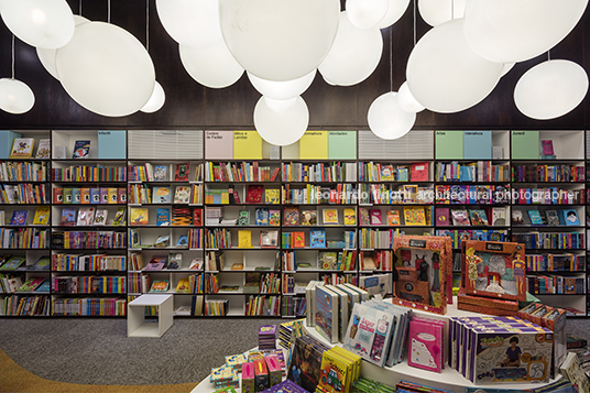 livraria da vila - aurora shopping isay weinfeld