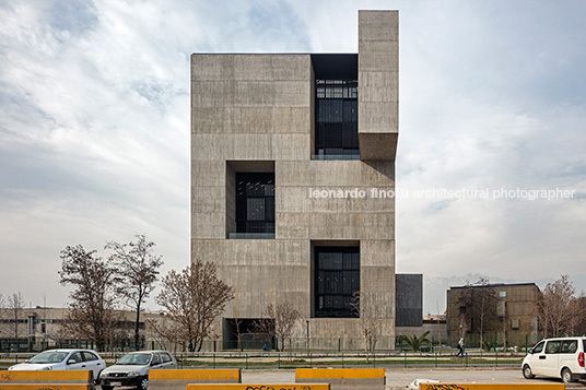 centro de innovación - universidad católica alejandro aravena