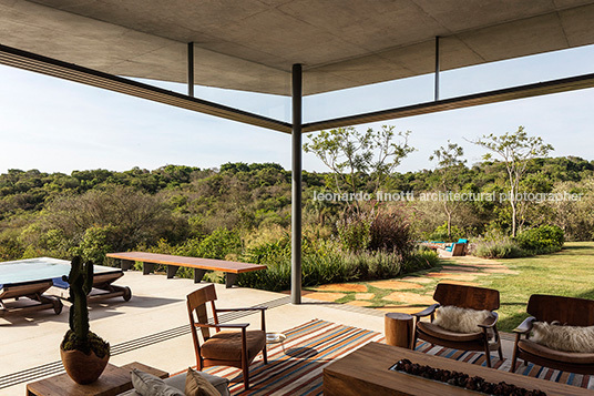 casa origami - fazenda boa vista bernardes arquitetura