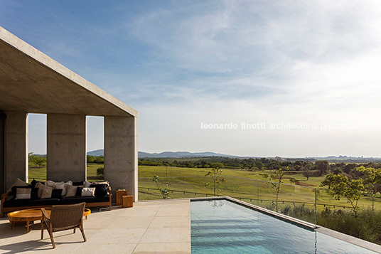 casa origami - fazenda boa vista bernardes arquitetura