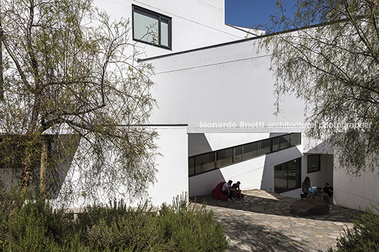 universidad adolfo ibañez - edificio d-campus peñalolen josé cruz ovalle