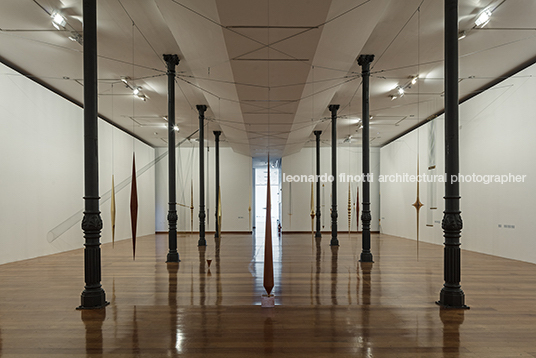 artur lescher: suspensão - estação pinacoteca camila bechelany