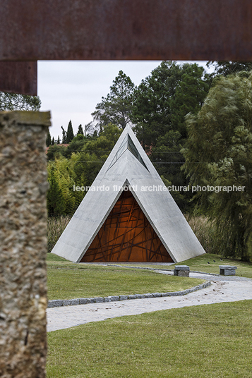 capilla de la piedad/fundación pablo atchugarry leonardo noguez