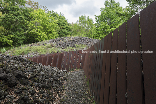 parc de pedra tosca rcr arquitectes