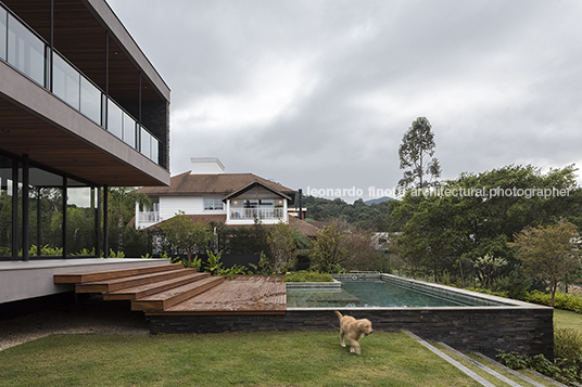 casa ce jobim carlevaro arquitetos