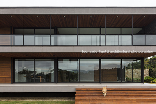 casa ce jobim carlevaro arquitetos