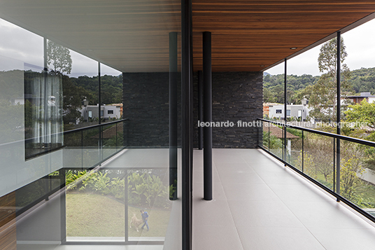 casa ce jobim carlevaro arquitetos