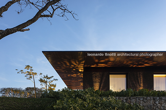 casa lr - fazenda boa vista jacobsen arquitetura