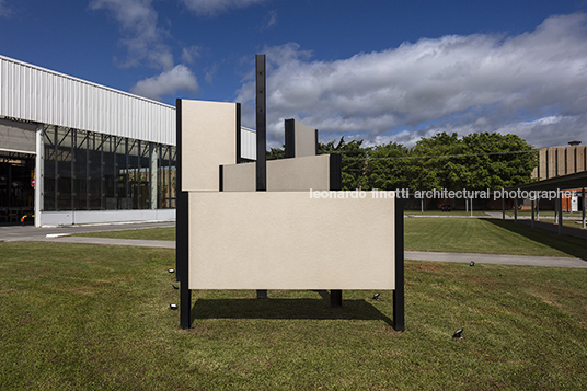 monumento lastras paulo mendes da rocha