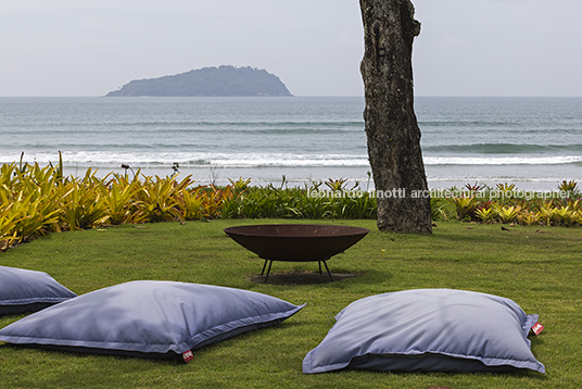 casa af - praia da baleia miguel pinto guimarães