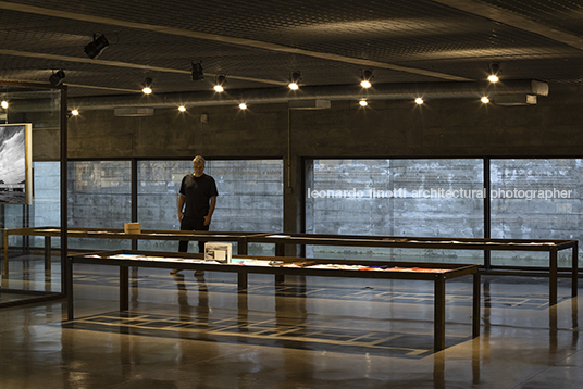 leonardo finotti: laboratorio arquitetura e cidade - mube michelle jean de castro