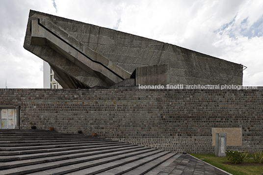 teatro de la escuela politécnica nacional oswaldo de la torre