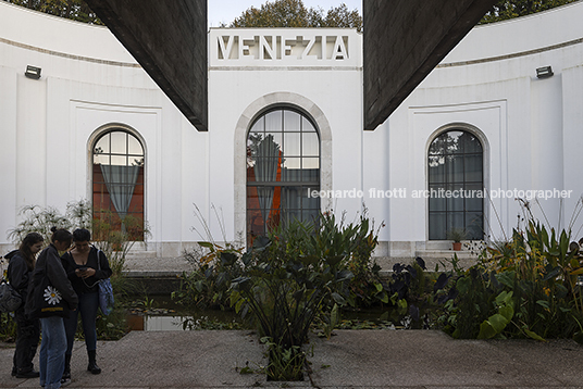 pavilhão brasileiro na bienal de veneza gabriela de matos