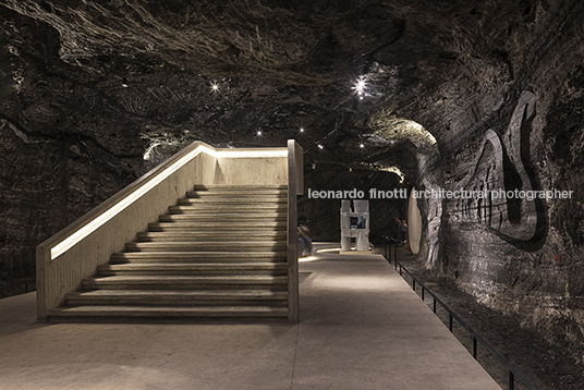 museo subterráneo monumental 180 metros/ catedral de sal yemail arquitectura