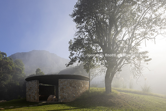 capela ao pé da serra são josé mach arquitetos