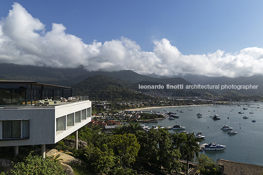 casa mm bernardes arquitetura