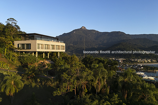 casa mm bernardes arquitetura