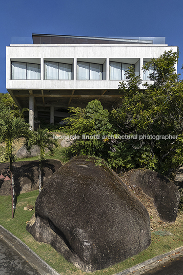 casa mm bernardes arquitetura