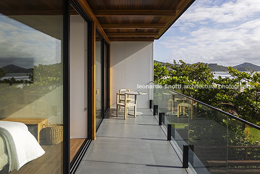 casa mar jobim carlevaro arquitetos