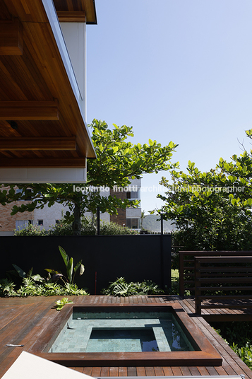 casa mar jobim carlevaro arquitetos