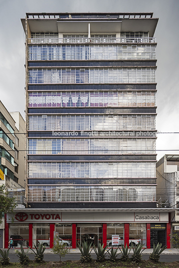 edificio casabaca oscar etwanick