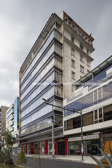 edificio casabaca oscar etwanick