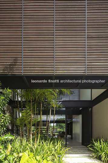 casa pmg bernardes arquitetura