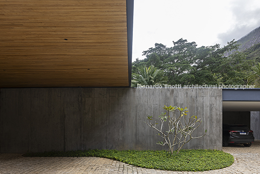 casa rbr bernardes arquitetura