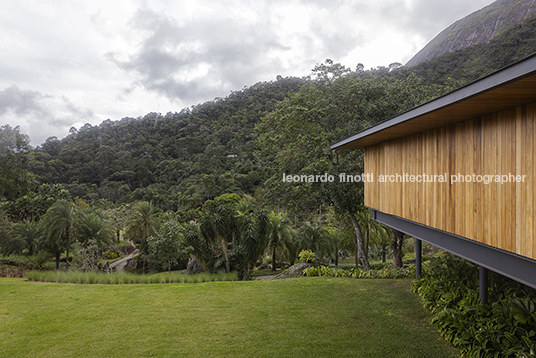 casa rbr bernardes arquitetura