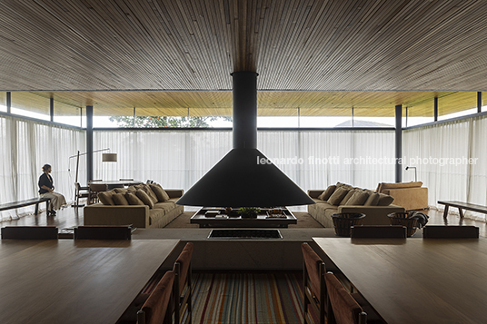 casa rbr bernardes arquitetura