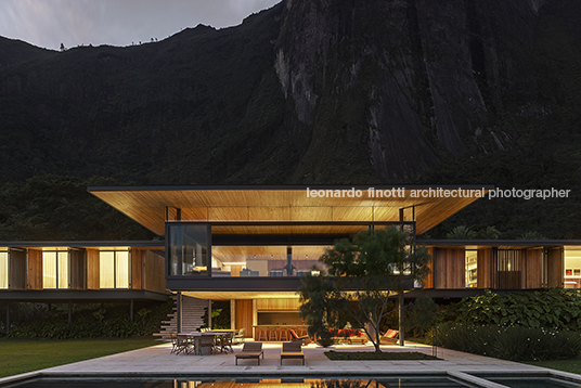 casa rbr bernardes arquitetura