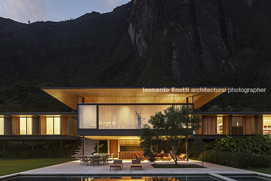 casa rbr bernardes arquitetura