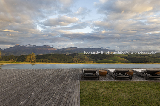 casa membeca lagos bernardes arquitetura