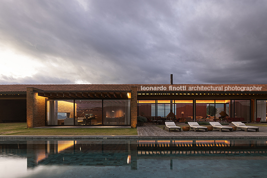 casa membeca lagos bernardes arquitetura
